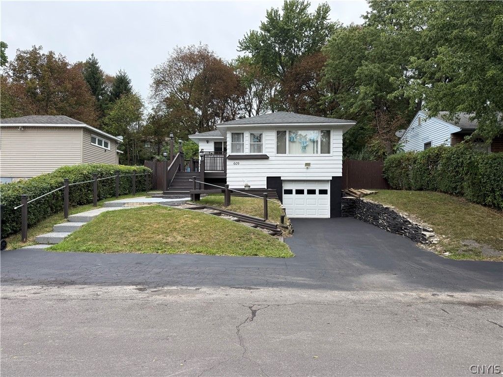 609 Demong Drive, Syracuse, NY 13214