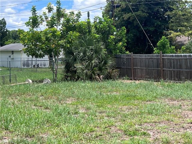 17 Illinois RD, Lehigh Acres, FL 33936