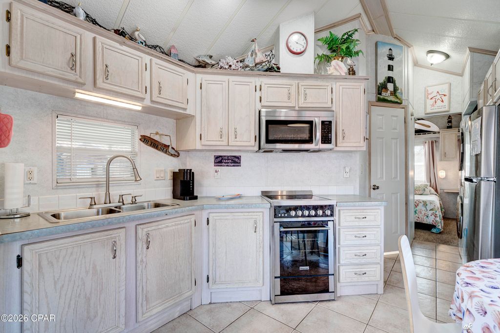 Image 14 of property listing at 1219 Thomas Drive 73, Panama City Beach, FL 32408