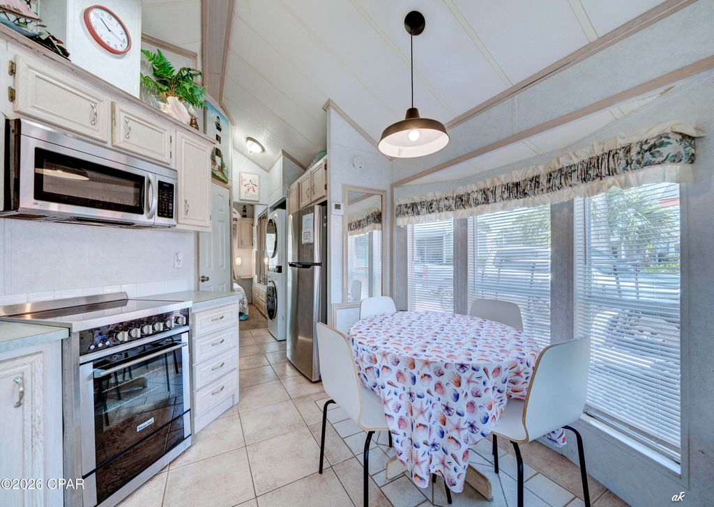 Image 15 of property listing at 1219 Thomas Drive 73, Panama City Beach, FL 32408