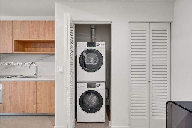 11 NE 6th St 2005, Miami, FL 33132