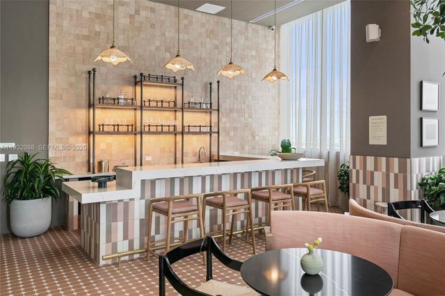 11 NE 6th St 2005, Miami, FL 33132