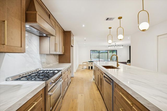 1611 Ridgehaven DR, Austin, TX 78723