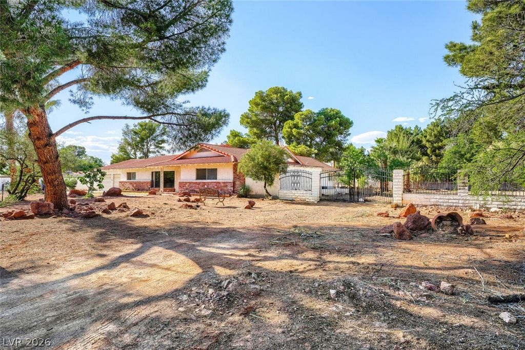Image 4 of property listing at 3620 Pama Lane, Las Vegas, NV 89120
