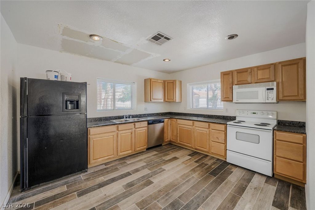Image 66 of property listing at 3620 Pama Lane, Las Vegas, NV 89120