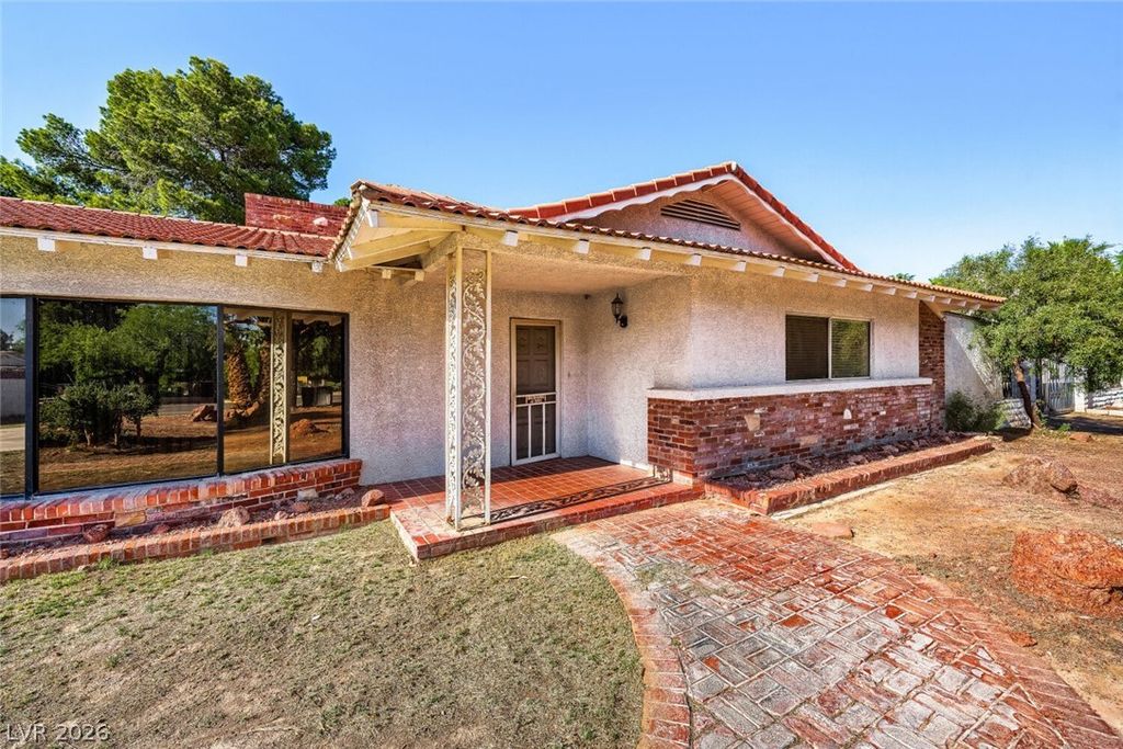 Image 8 of property listing at 3620 Pama Lane, Las Vegas, NV 89120