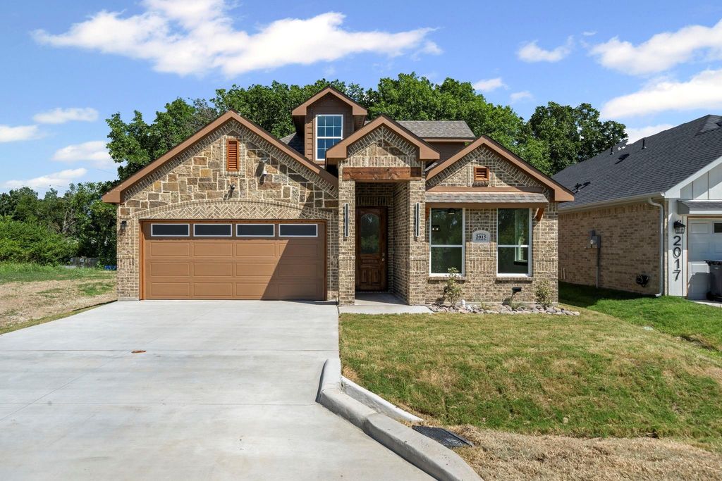 2015 Zuefeldt Drive, Arlington, TX 76002