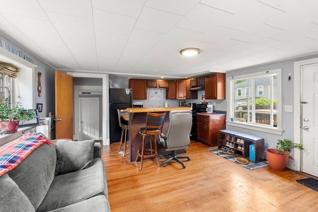72 Main St, Wareham, MA 02571