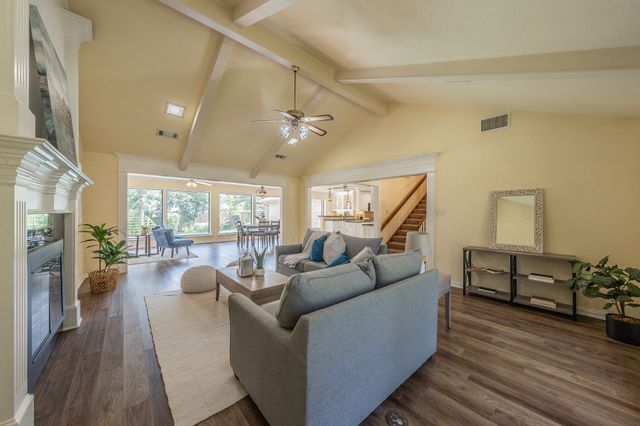 2709 Oak Trail Court, Dalworthington Gardens, TX 76016