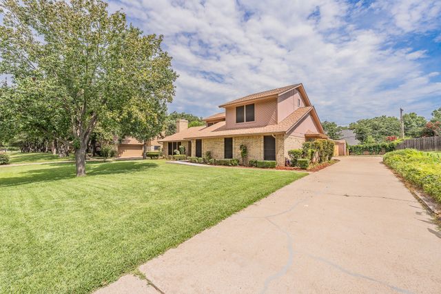 2709 Oak Trail Court, Dalworthington Gardens, TX 76016