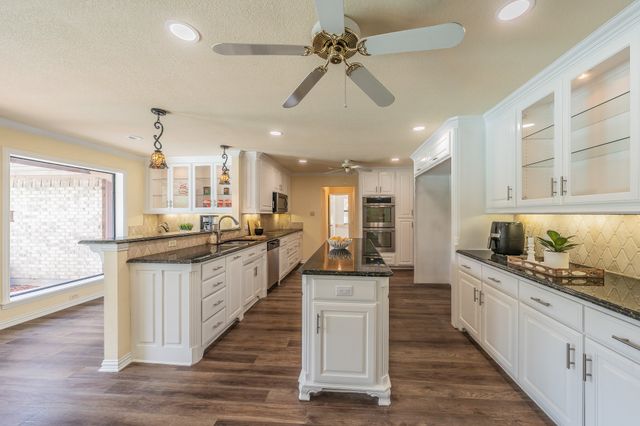 2709 Oak Trail Court, Dalworthington Gardens, TX 76016