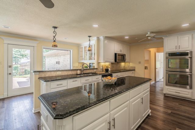 2709 Oak Trail Court, Dalworthington Gardens, TX 76016