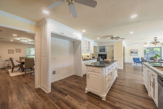 2709 Oak Trail Court, Dalworthington Gardens, TX 76016