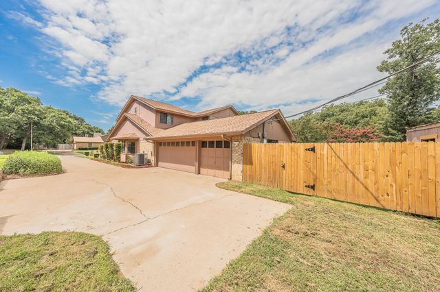 2709 Oak Trail Court, Dalworthington Gardens, TX 76016