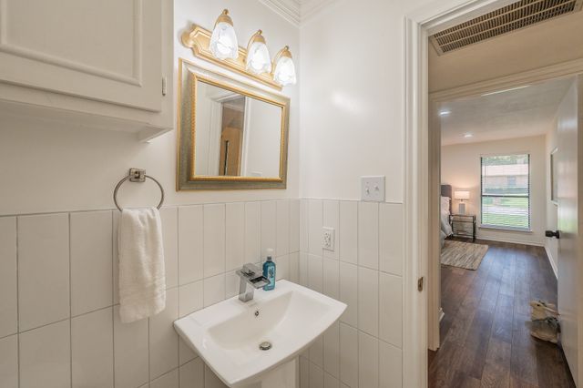2709 Oak Trail Court, Dalworthington Gardens, TX 76016