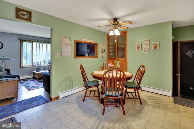 640 LAYFIELD RD, Perkiomenville, PA 18074