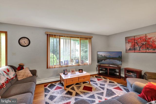640 LAYFIELD RD, Perkiomenville, PA 18074