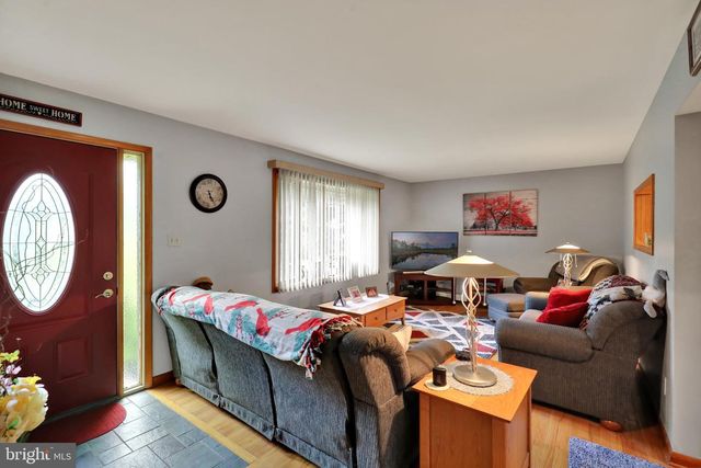 640 LAYFIELD RD, Perkiomenville, PA 18074