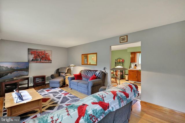 640 LAYFIELD RD, Perkiomenville, PA 18074