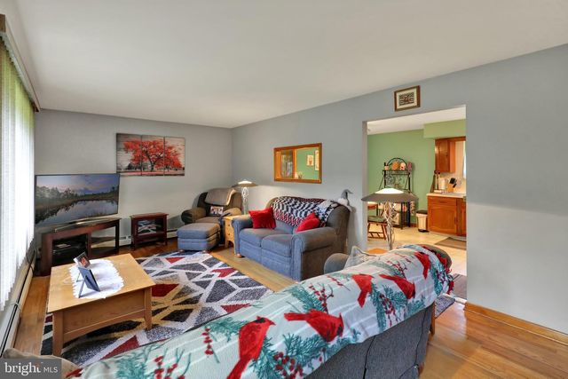 640 LAYFIELD RD, Perkiomenville, PA 18074