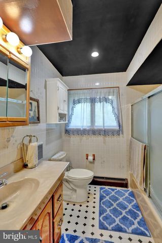 640 LAYFIELD RD, Perkiomenville, PA 18074