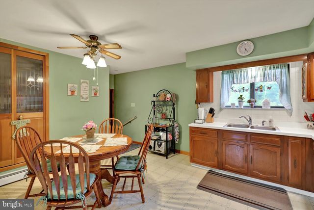 640 LAYFIELD RD, Perkiomenville, PA 18074