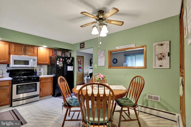 640 LAYFIELD RD, Perkiomenville, PA 18074