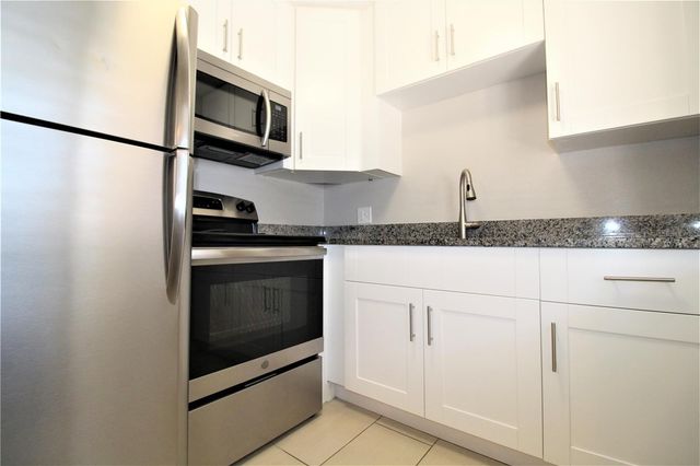 3001 BEE RIDGE ROAD 213, Sarasota, FL 34239