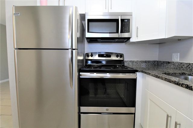 3001 BEE RIDGE ROAD 213, Sarasota, FL 34239