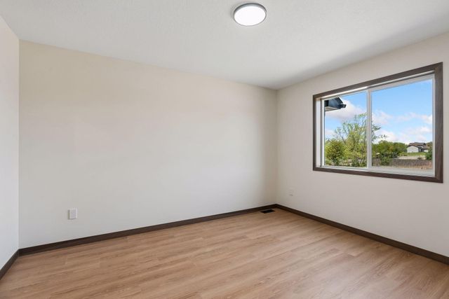 22890 Zion Parkway NW, Oak Grove, MN 55448