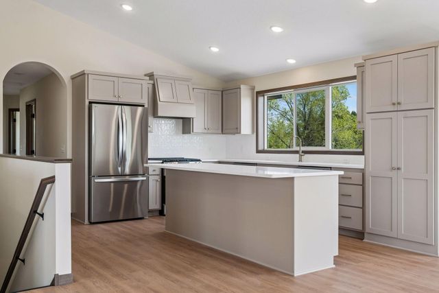 22890 Zion Parkway NW, Oak Grove, MN 55448