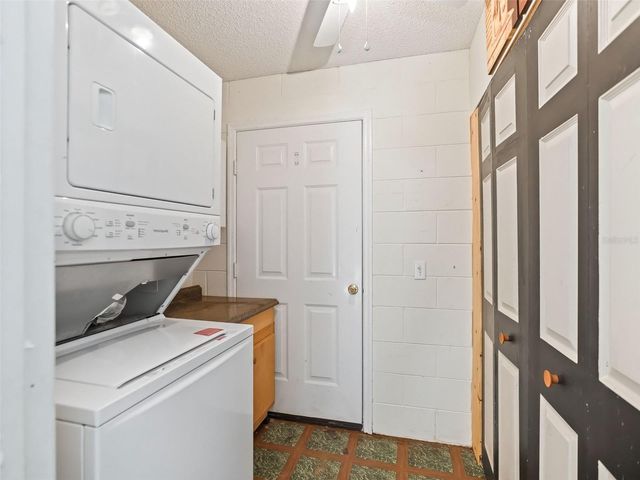 1327 SANTA MARIA AVENUE, The Villages, FL 32159