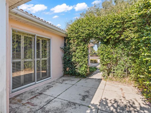 1327 SANTA MARIA AVENUE, The Villages, FL 32159