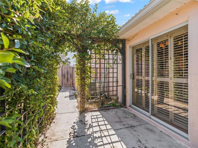 1327 SANTA MARIA AVENUE, The Villages, FL 32159