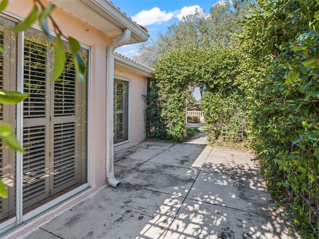 1327 SANTA MARIA AVENUE, The Villages, FL 32159