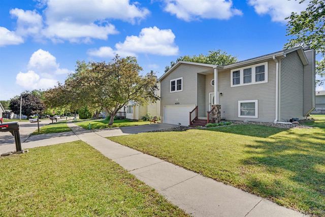 4010 Heritage Road, Cedar Falls, IA 50613