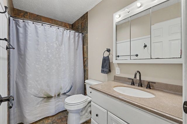 4010 Heritage Road, Cedar Falls, IA 50613