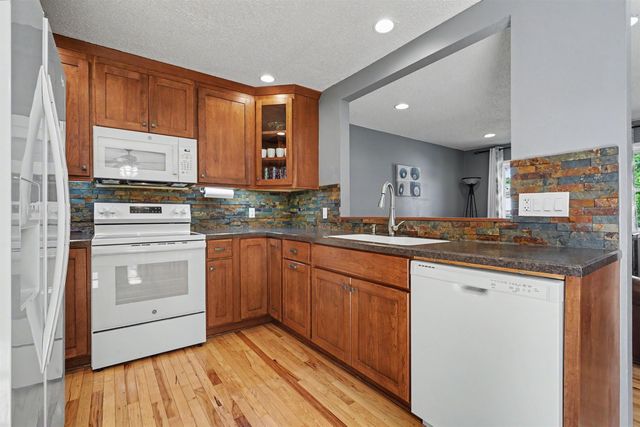 4010 Heritage Road, Cedar Falls, IA 50613