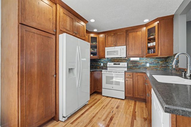4010 Heritage Road, Cedar Falls, IA 50613