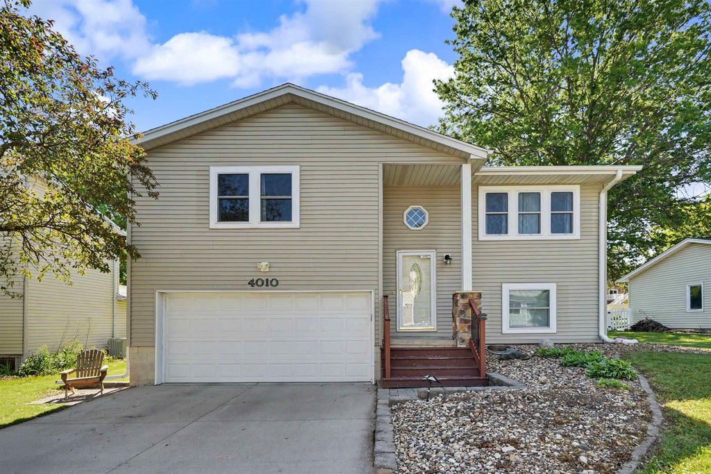 4010 Heritage Road, Cedar Falls, IA 50613