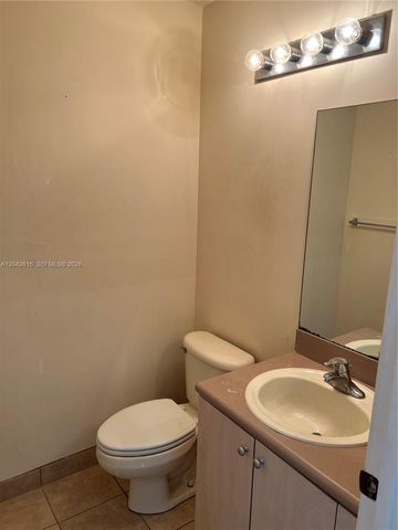 183 Hidden Ct Rd F-33, Hollywood, FL 33023