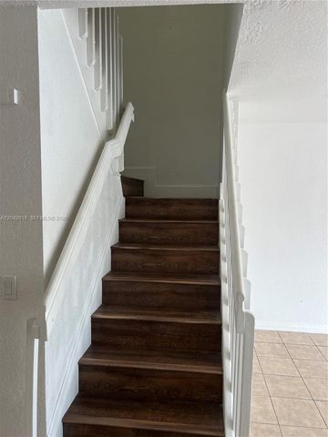 183 Hidden Ct Rd F-33, Hollywood, FL 33023