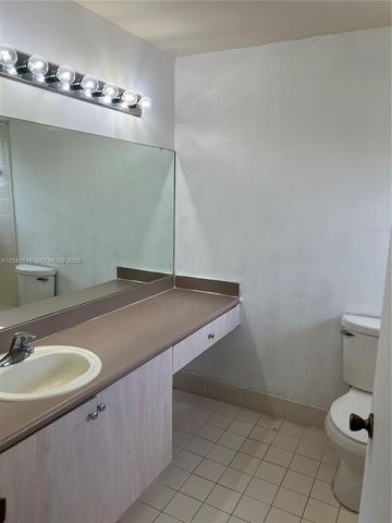 183 Hidden Ct Rd F-33, Hollywood, FL 33023