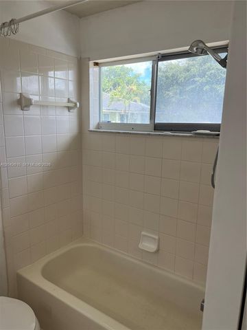 183 Hidden Ct Rd F-33, Hollywood, FL 33023