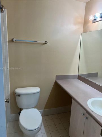 183 Hidden Ct Rd F-33, Hollywood, FL 33023