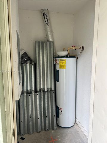 183 Hidden Ct Rd F-33, Hollywood, FL 33023