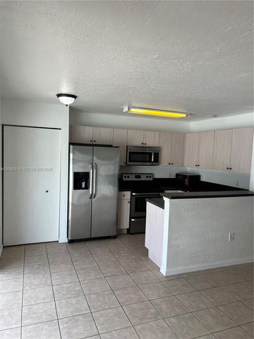 183 Hidden Ct Rd F-33, Hollywood, FL 33023