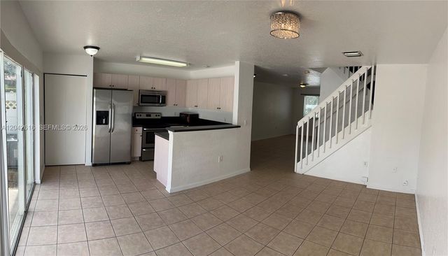 183 Hidden Ct Rd F-33, Hollywood, FL 33023