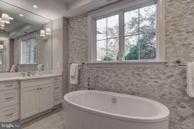 5700 TANGLEWOOD DR, Bethesda, MD 20817