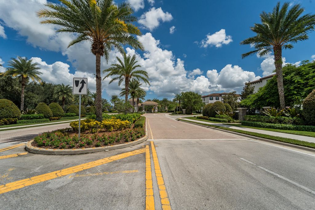 4521 Willow Basin Way, Wellington, FL 33467